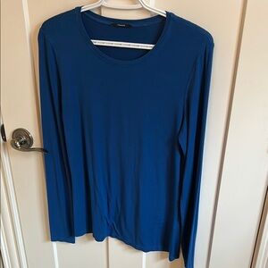 Tahari Blue Scoop Neck Long Sleeve Tee, size M